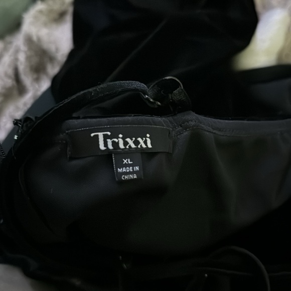 Black velvet short formal dress - Picture 4 of 4